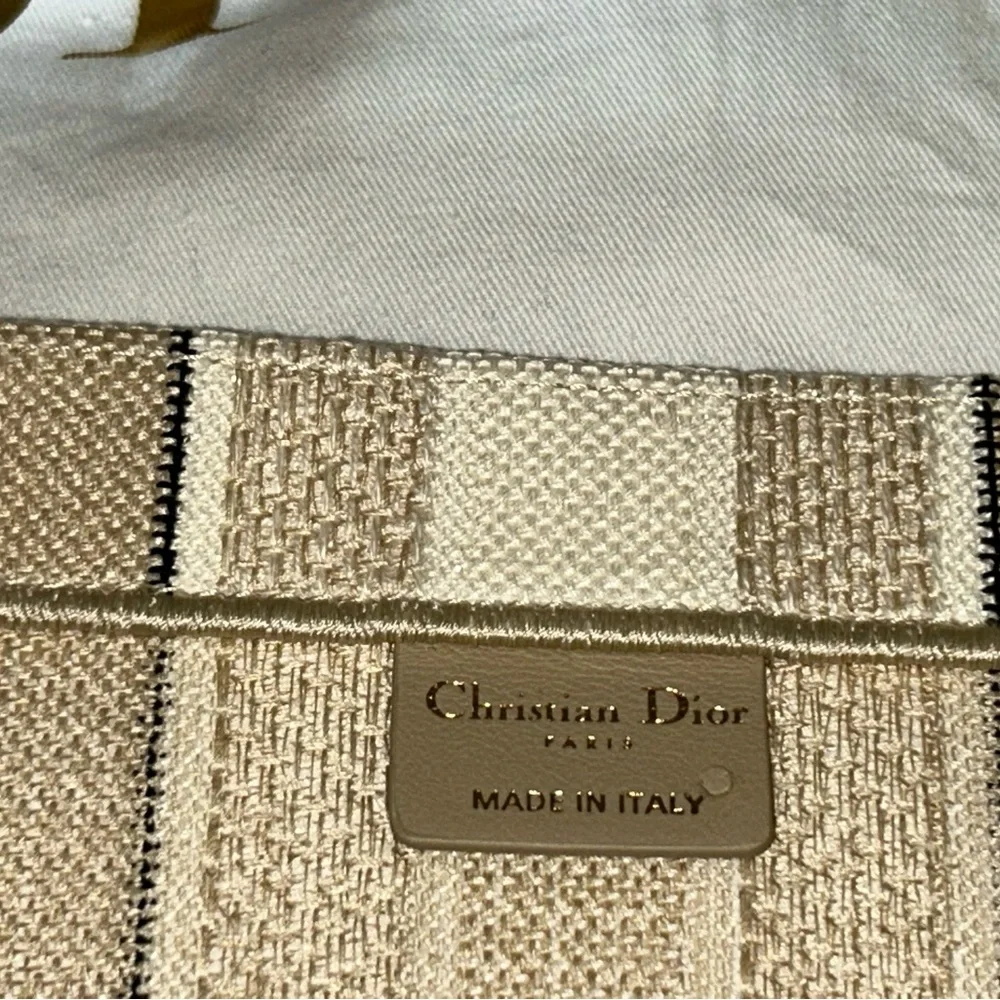 Dior Beige Tote Bag - LARGE - Picture 5 of 9
